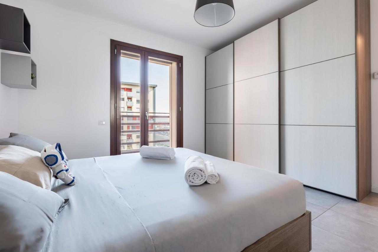 Sarca 11Th Floor Apartment Милано Екстериор снимка